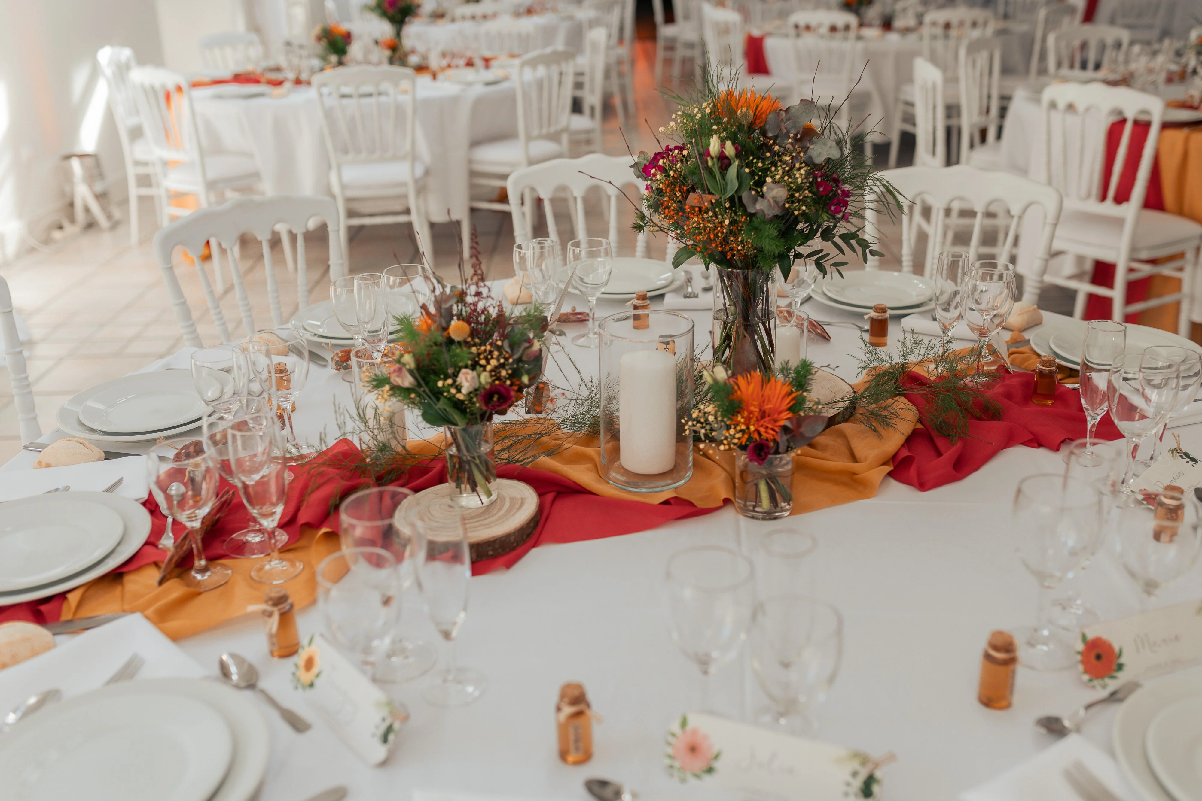 Chemin de table orange et rouge 